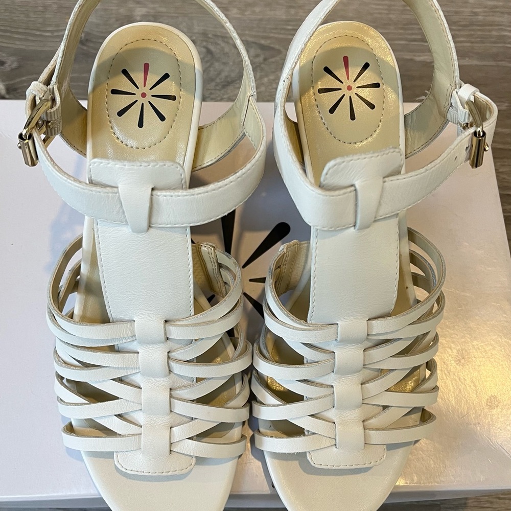 Brand New with Box Isaac Mizrahi Fisherman’s Wedge size 6.5 - Picture 4 of 6